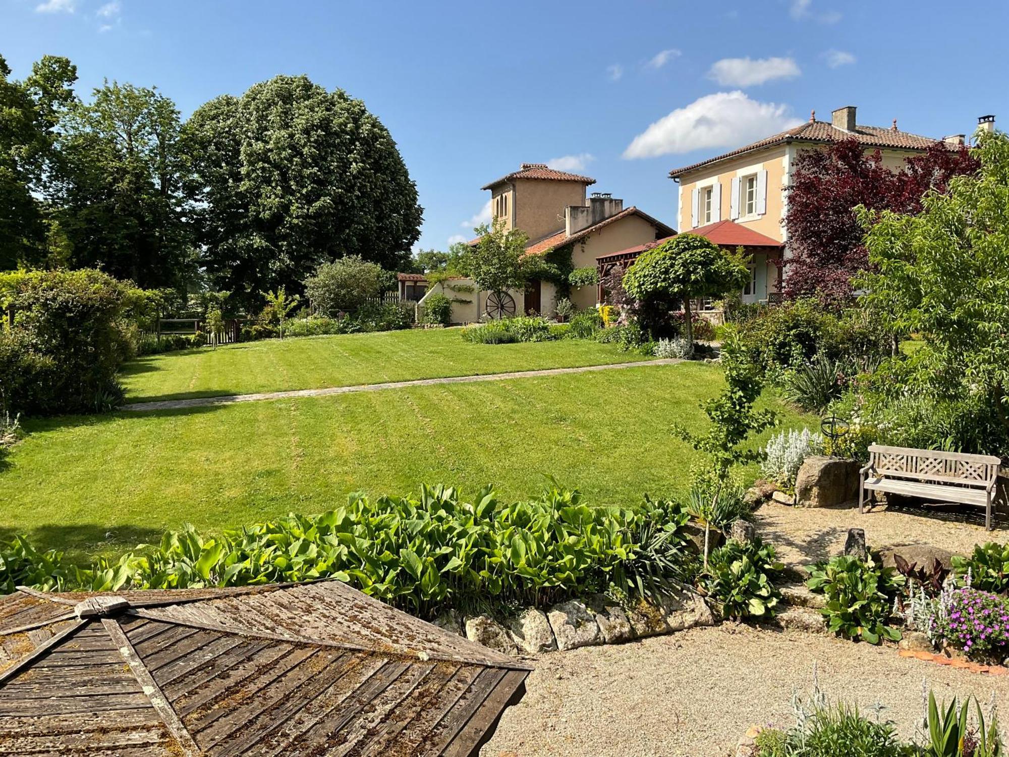 Pensjonat La Grange Terrou Saint-Germain-de-Confolens Zewnętrze zdjęcie